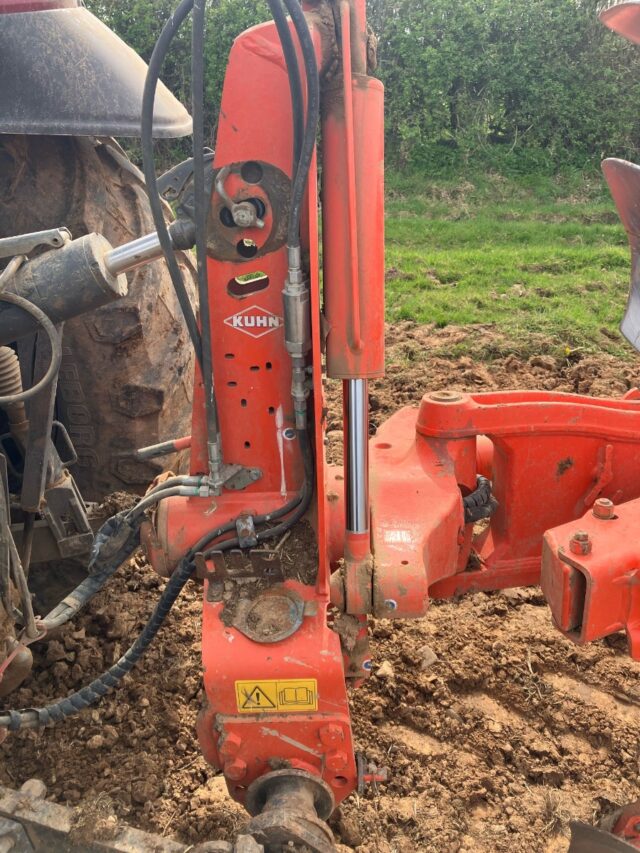 KUHN MULTI MASTER 123 6 FURROW PLOUGH