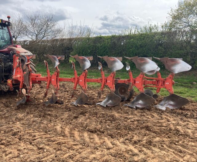 KUHN MULTI MASTER 123 6 FURROW PLOUGH