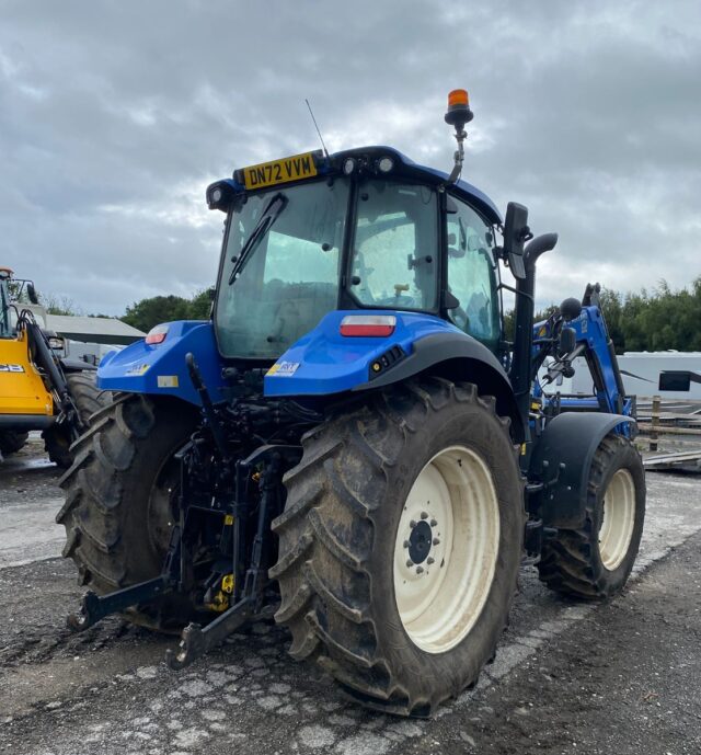 NEW HOLLAND T5.120 ELECTRO COMMAND & 685LA LOADER