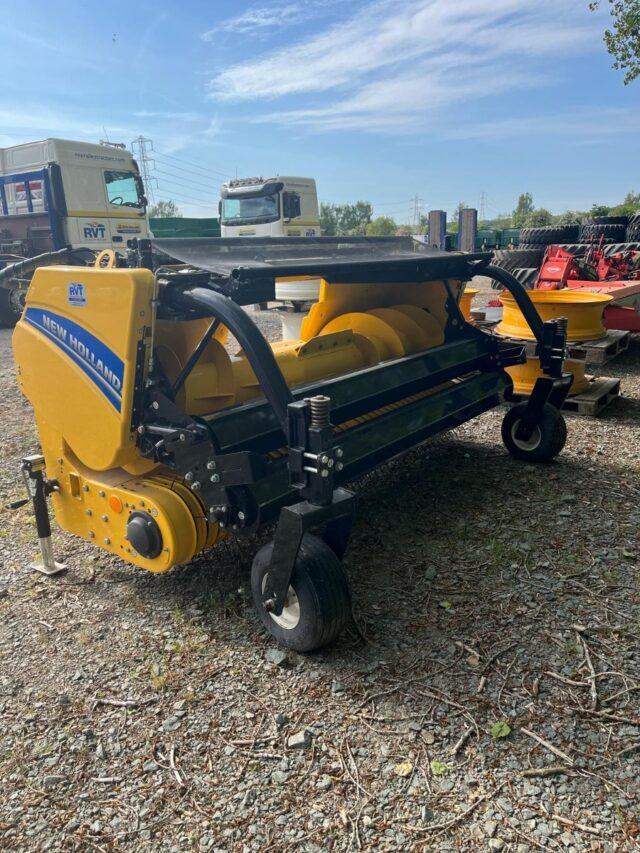 NEW HOLLAND 3 METER GRASS PICK-UP