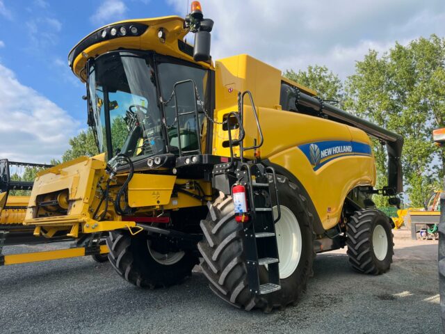 NEW HOLLAND CX7.80 & VF7.6M HEADER