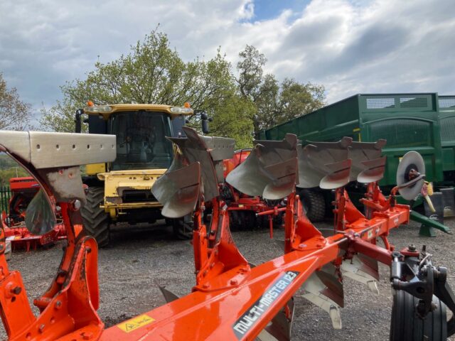 KUHN MULTI MASTER 123 6 FURROW PLOUGH