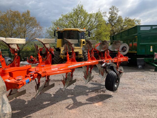 KUHN MULTI MASTER 123 6 FURROW PLOUGH