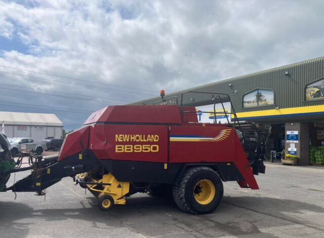 NEW HOLLAND BB950 BIG SQUARE BALER