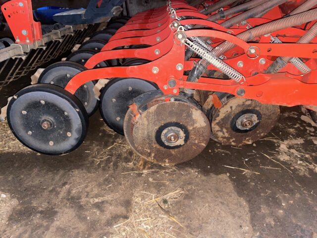 TG002395 2015 KUHN NC3000 COMBI DRILL