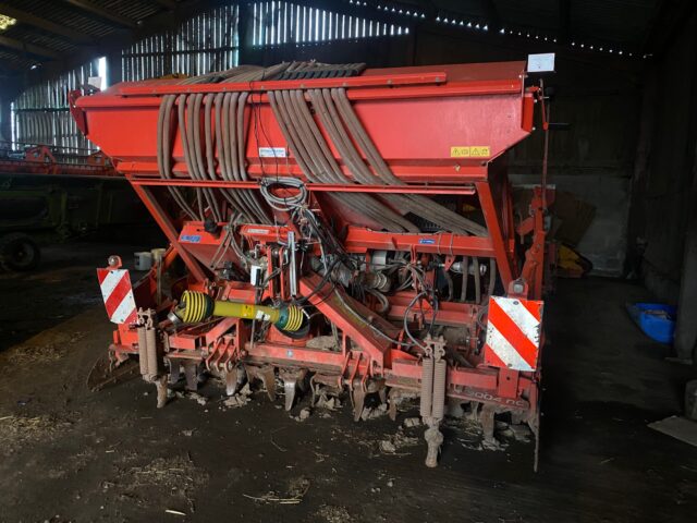 TG002395 2015 KUHN NC3000 COMBI DRILL