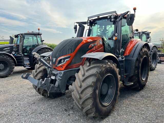 VA000197 DEMO VALTRA T175V 4WD TRACTOR