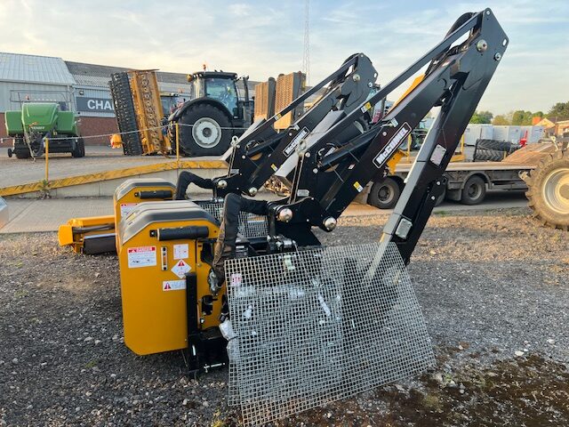 2M040466 MCCONNEL PA577T HEDGECUTTER