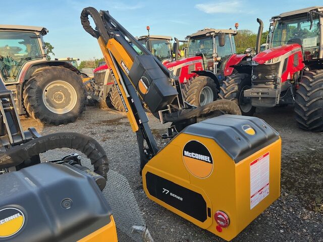 2M040466 MCCONNEL PA577T HEDGECUTTER