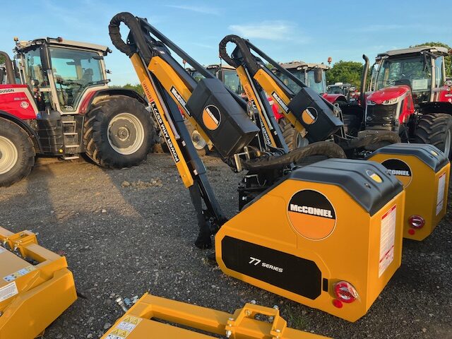 2M040465 MCCONNEL PA6577T HEDGECUTTER