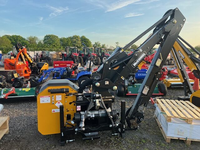 2M040460 MCCONNEL PA6567T HEDGECUTTER