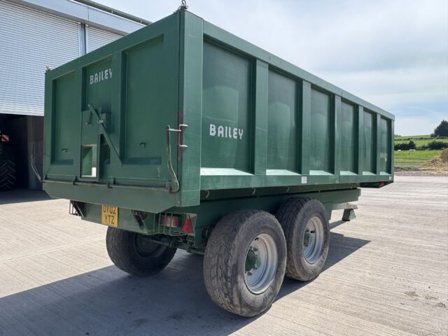 One- 2004 Bailey 12ton Grain Trailer