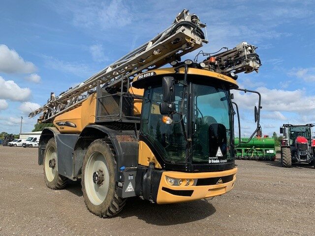 T8011827 CHALLENGER 655B ROGATOR SPRAYER