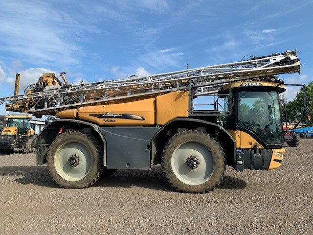 T8011827 CHALLENGER 655B ROGATOR SPRAYER