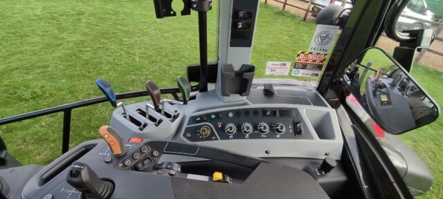 Valtra G135A and loader