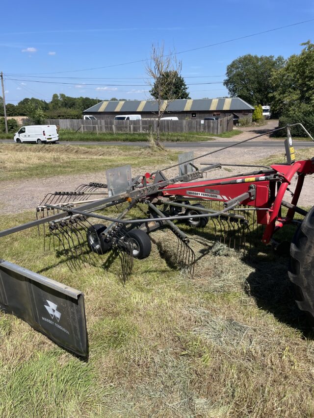 MF RK421 hay rake