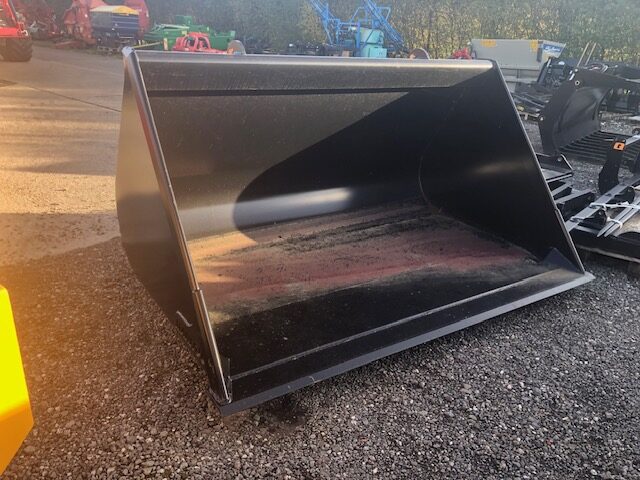2M39863A NEW MANITOU BLM 2300 BUCKET