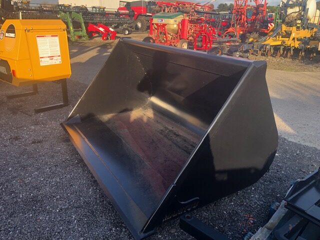2M39863A NEW MANITOU BLM 2300 BUCKET