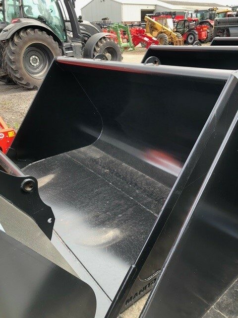 2M40040D 2022 MANITOU BLM 2430 BUCKET