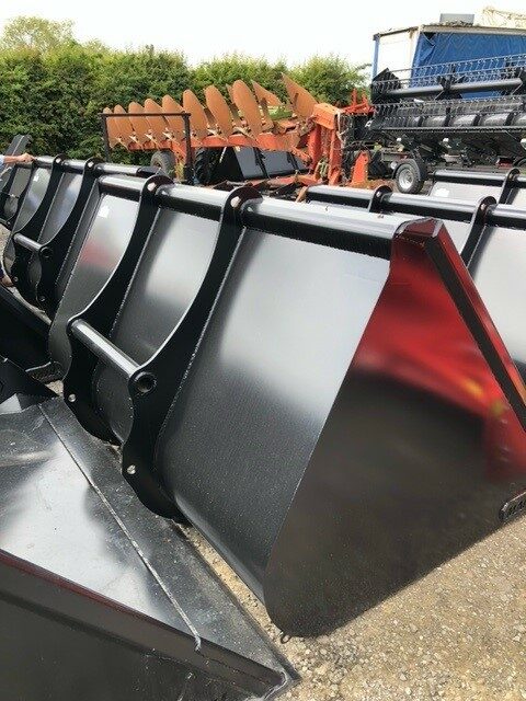 2M40040D 2022 MANITOU BLM 2430 BUCKET