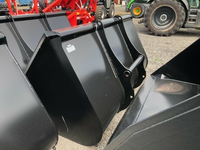 2M40040F NEW MANITOU BLM 2430 BUCKET