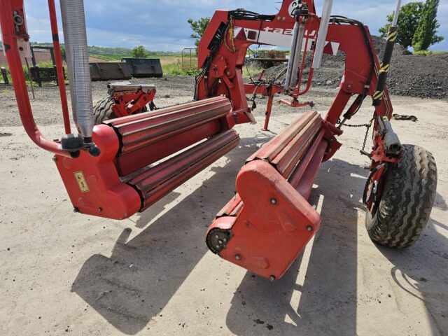 Kverneland bale wrapper