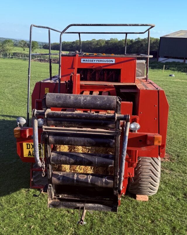 MASSEY Ferguson 185 Series 2 Baler