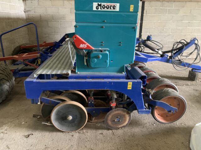 Moore Uni-drill DP400 box drill