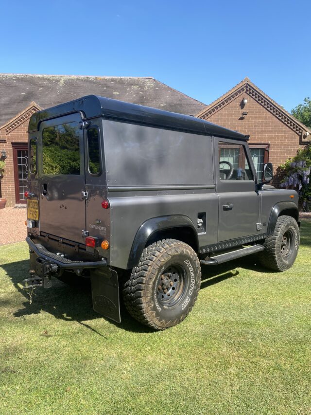 Land Rover Defender 90