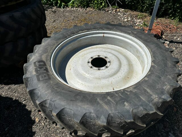 ID000026 BKT & MITAS ROW CROP WHEELS