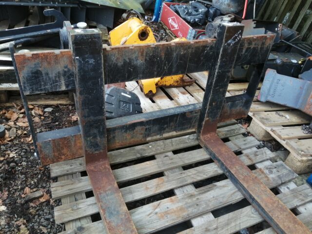 TH00721A MANITOU CARRIAGE, FORKS & FRAME