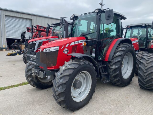 AM000177 2020 MASSEY FERGUSON 5711 4WD TRACTOR