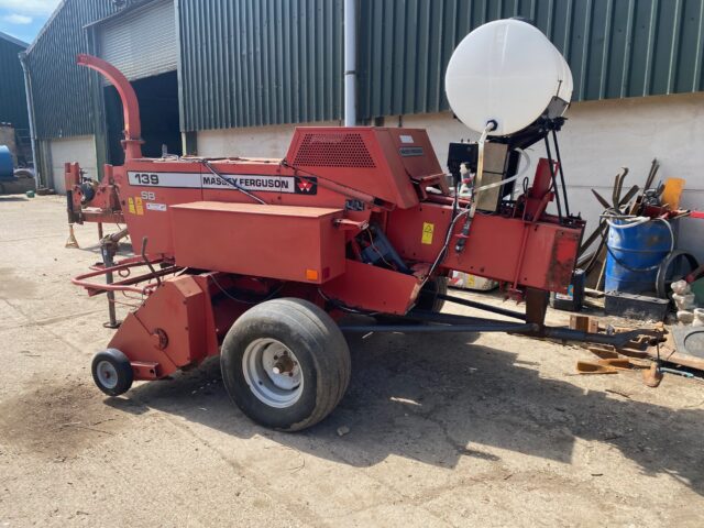 TA004565 2004 MF 139 SMALL SQUARE BALER