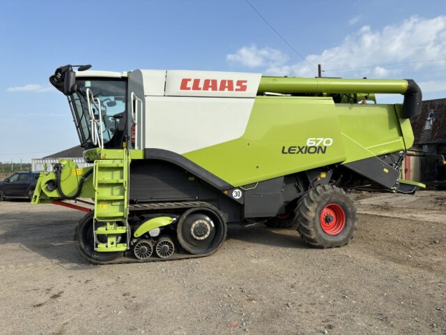 One- 2016 Claas Lexion 670TT Combine