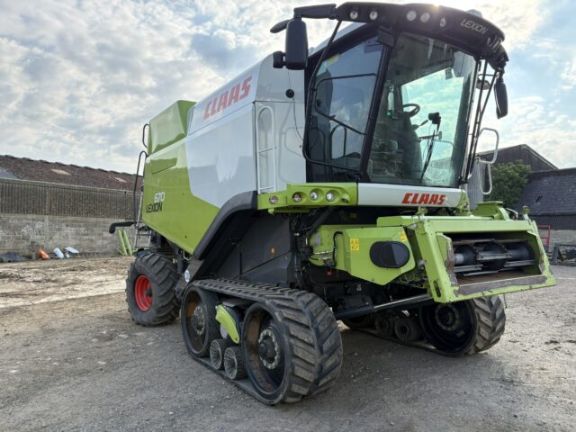 One- 2016 Claas Lexion 670TT Combine
