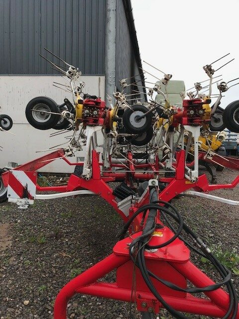 EM000213 POTTINGER HIT 12.14T HAY TEDDER