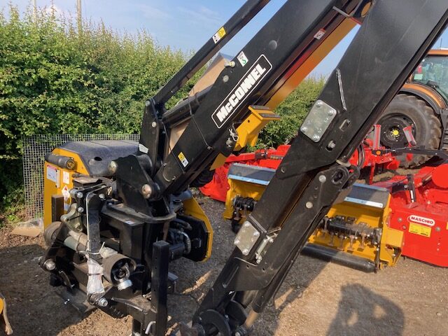 2M040127 MCCONNEL PA6567T HEDGECUTTER