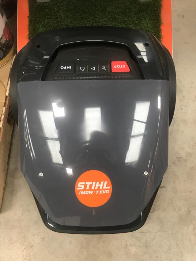2M041050 STIHL IMOW 7 EVO ROBOTIC MOWER.