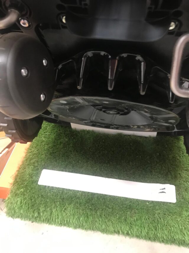 2M041050 STIHL IMOW 7 EVO ROBOTIC MOWER.
