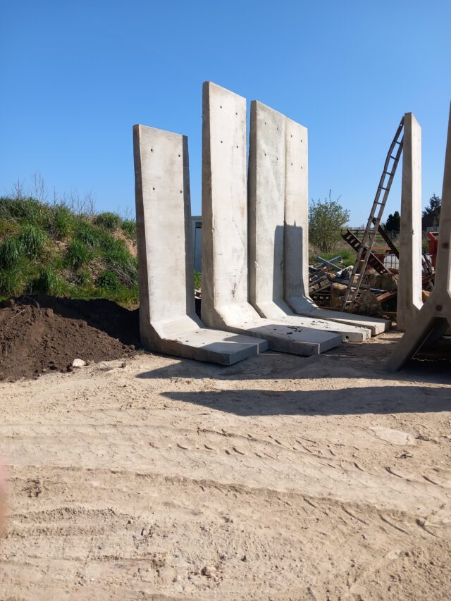 L shaped concrete panels