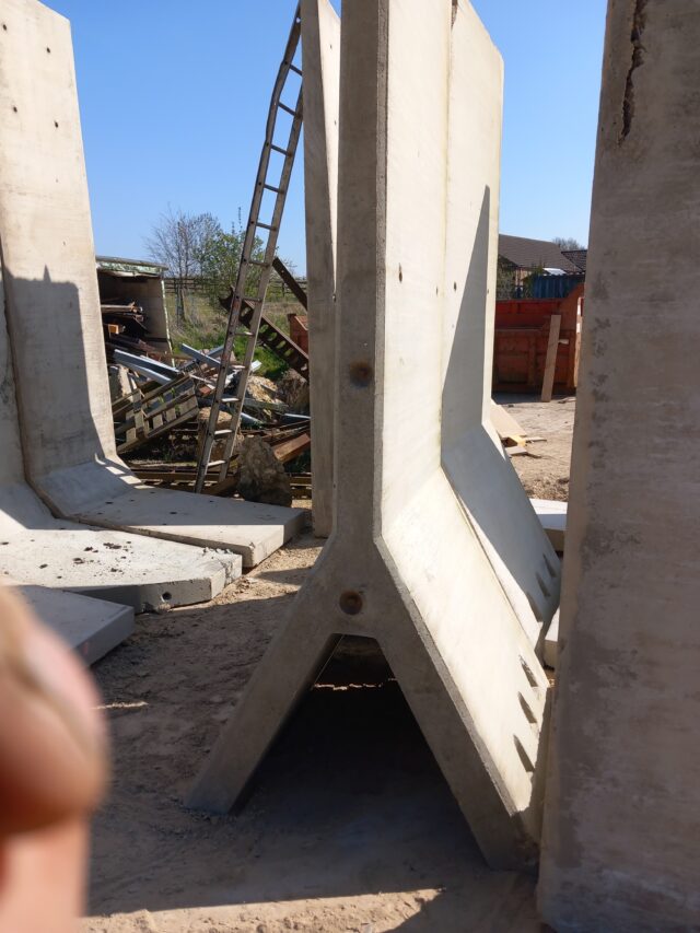L shaped concrete panels