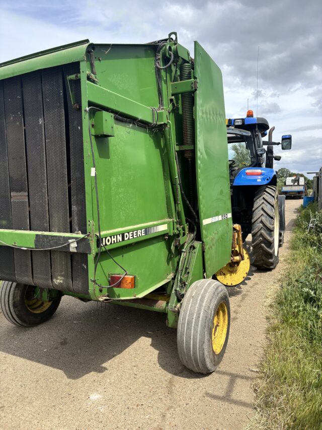 John Deere 550 round baler