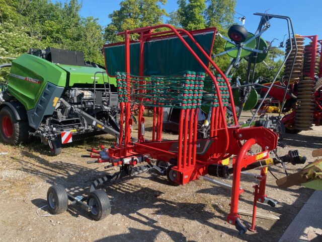 BM000545 NEW KVERNELAND 9546 HAY RAKE