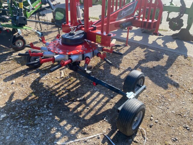BM000545 NEW KVERNELAND 9546 HAY RAKE