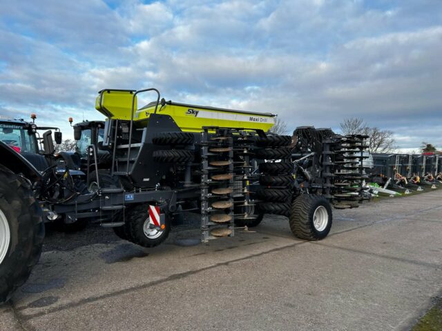 2M040891 NEW Sky 4.00m Maxidrill