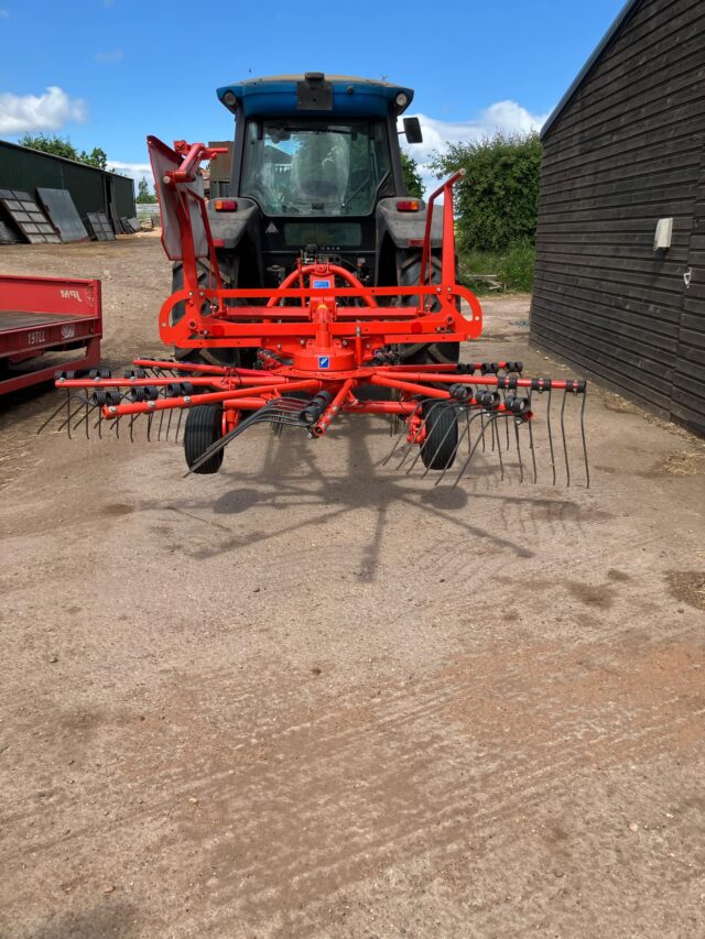 Kuhn GA3201 Single rotor rake
