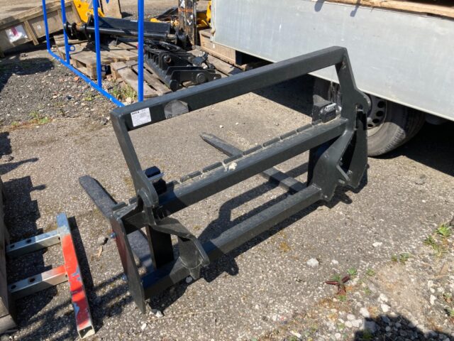 MX TR1650 PALLET TINES