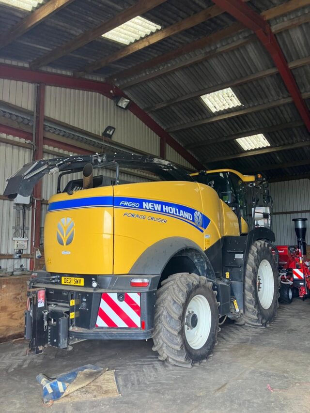 HEW HOLLAND FR650 & 3M GRASS PICK UP