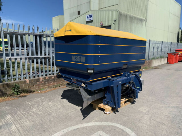 NEW KRM M35W Fertiliser Spreader For Sale