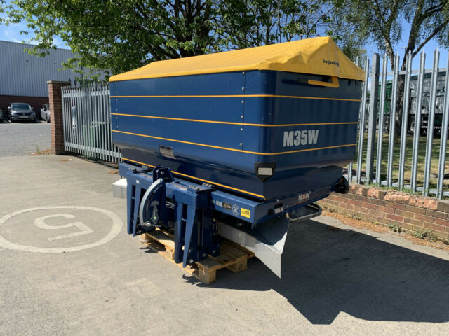NEW KRM M35W Fertiliser Spreader For Sale